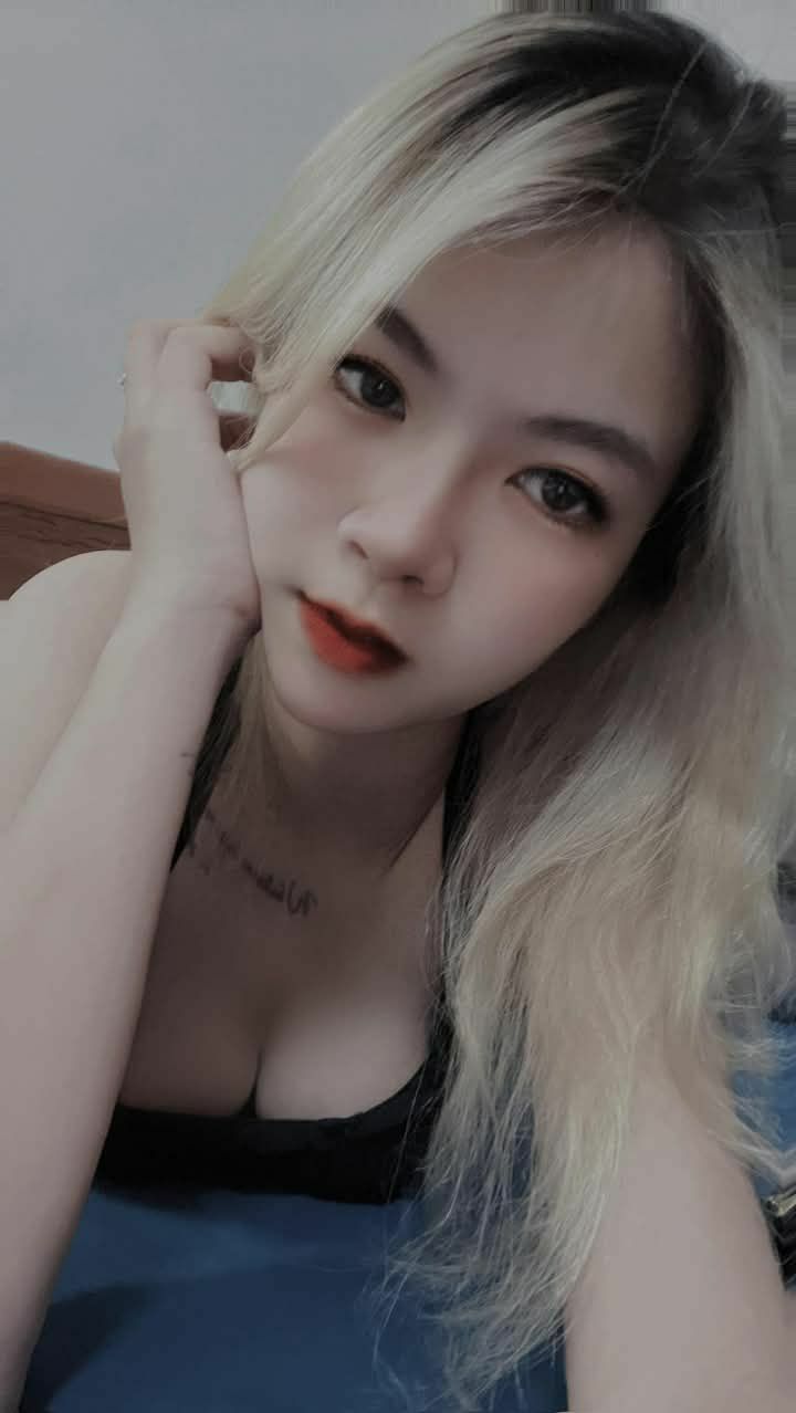 Rất đẹp! Người mẫu Mila Azul thủ dâm ngoài trời! !